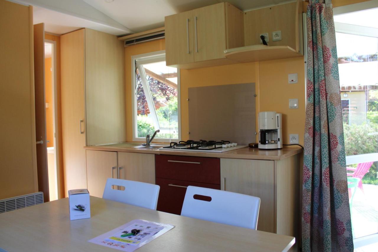 Camping Familial Paisible Avec Piscine, Mobil Home , Chalet, Studio & Emplacement Nue Casties-Labrande Exterior foto