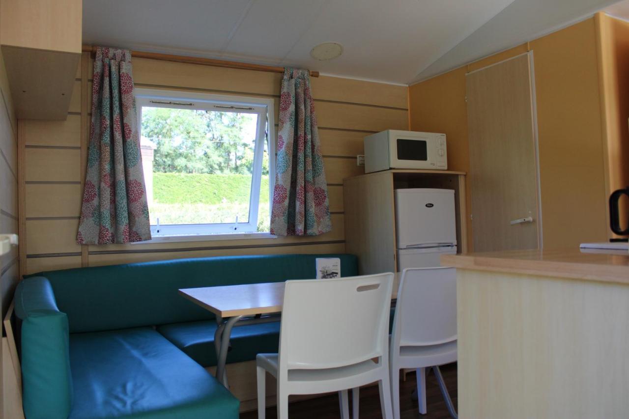 Camping Familial Paisible Avec Piscine, Mobil Home , Chalet, Studio & Emplacement Nue Casties-Labrande Exterior foto