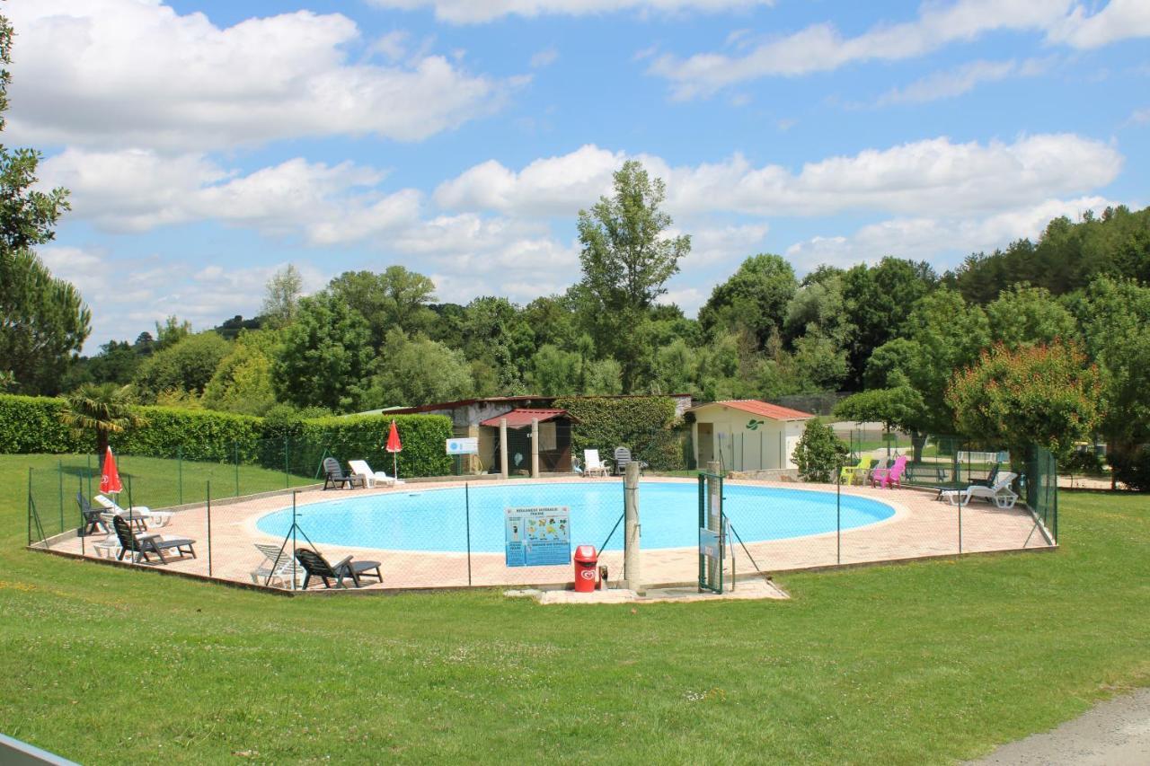 Camping Familial Paisible Avec Piscine, Mobil Home , Chalet, Studio & Emplacement Nue Casties-Labrande Exterior foto