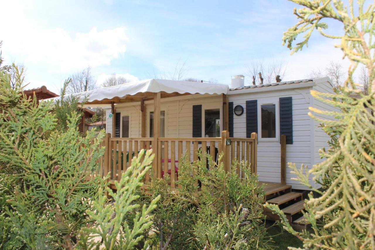 Camping Familial Paisible Avec Piscine, Mobil Home , Chalet, Studio & Emplacement Nue Casties-Labrande Exterior foto