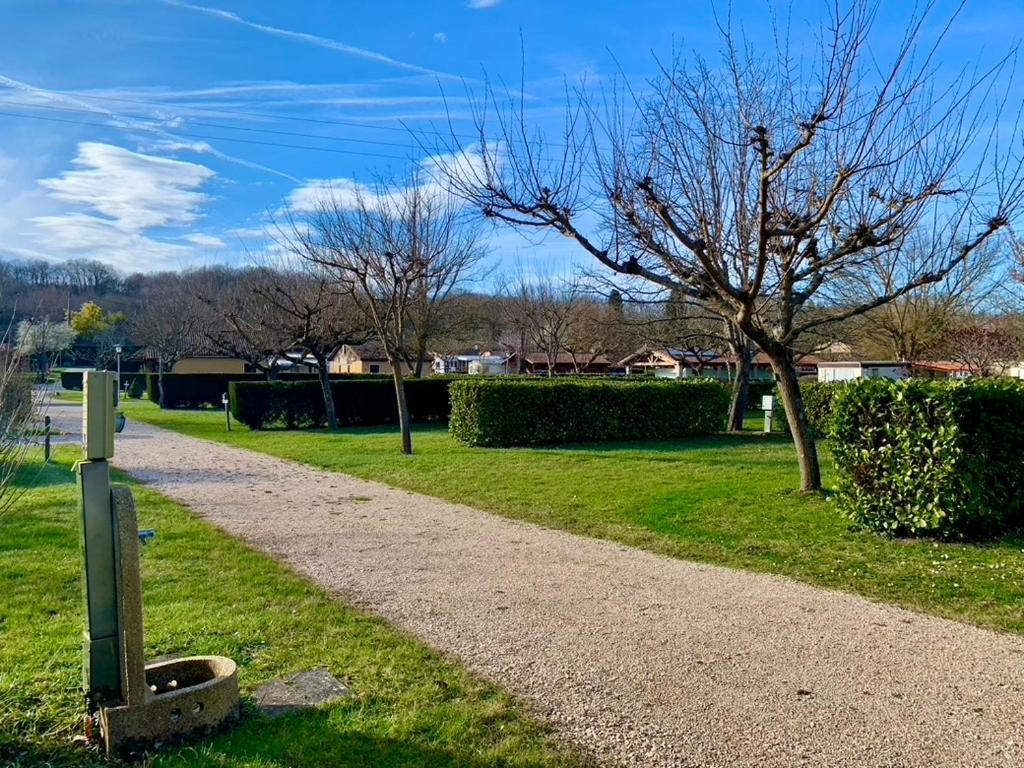 Camping Familial Paisible Avec Piscine, Mobil Home , Chalet, Studio & Emplacement Nue Casties-Labrande Exterior foto