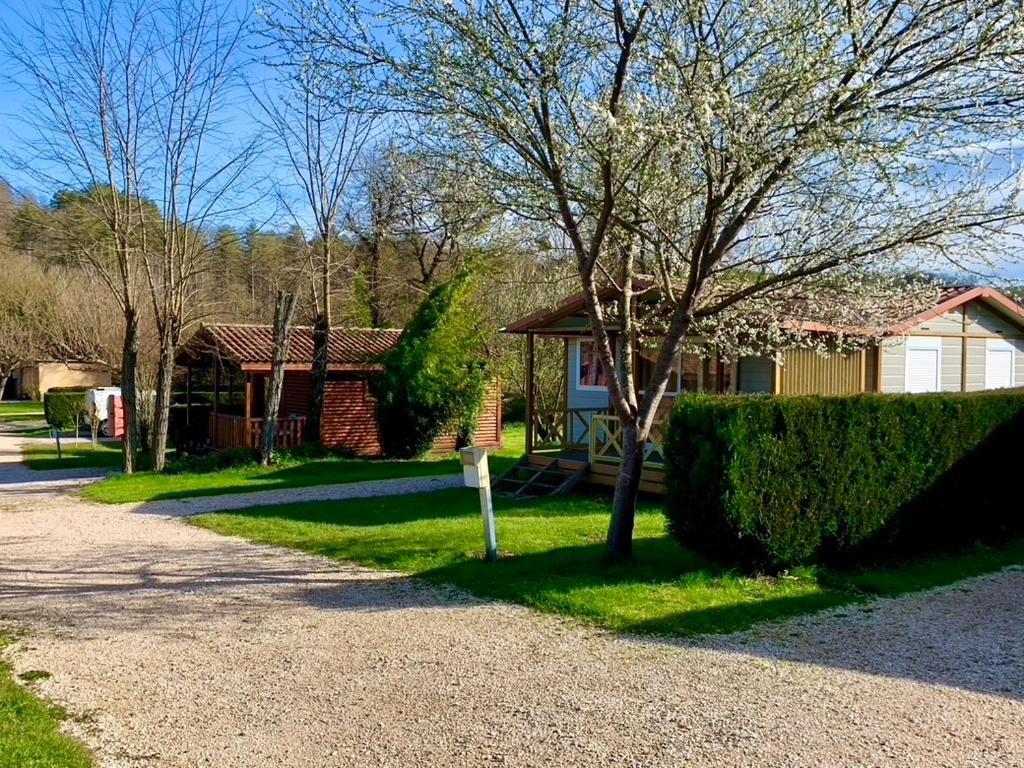 Camping Familial Paisible Avec Piscine, Mobil Home , Chalet, Studio & Emplacement Nue Casties-Labrande Exterior foto