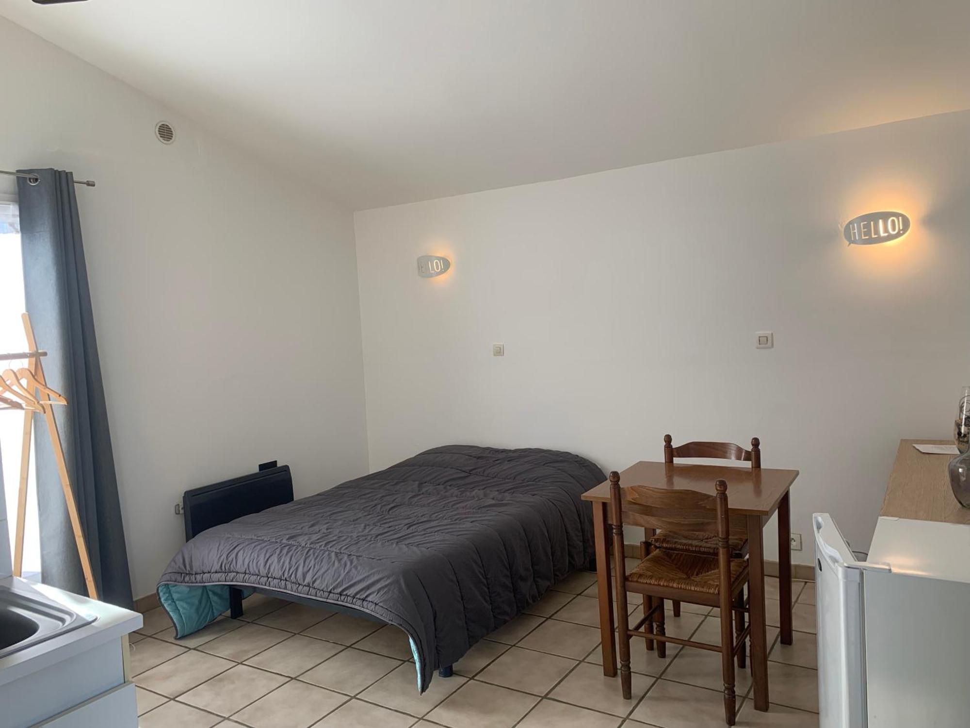 Camping Familial Paisible Avec Piscine, Mobil Home , Chalet, Studio & Emplacement Nue Casties-Labrande Exterior foto