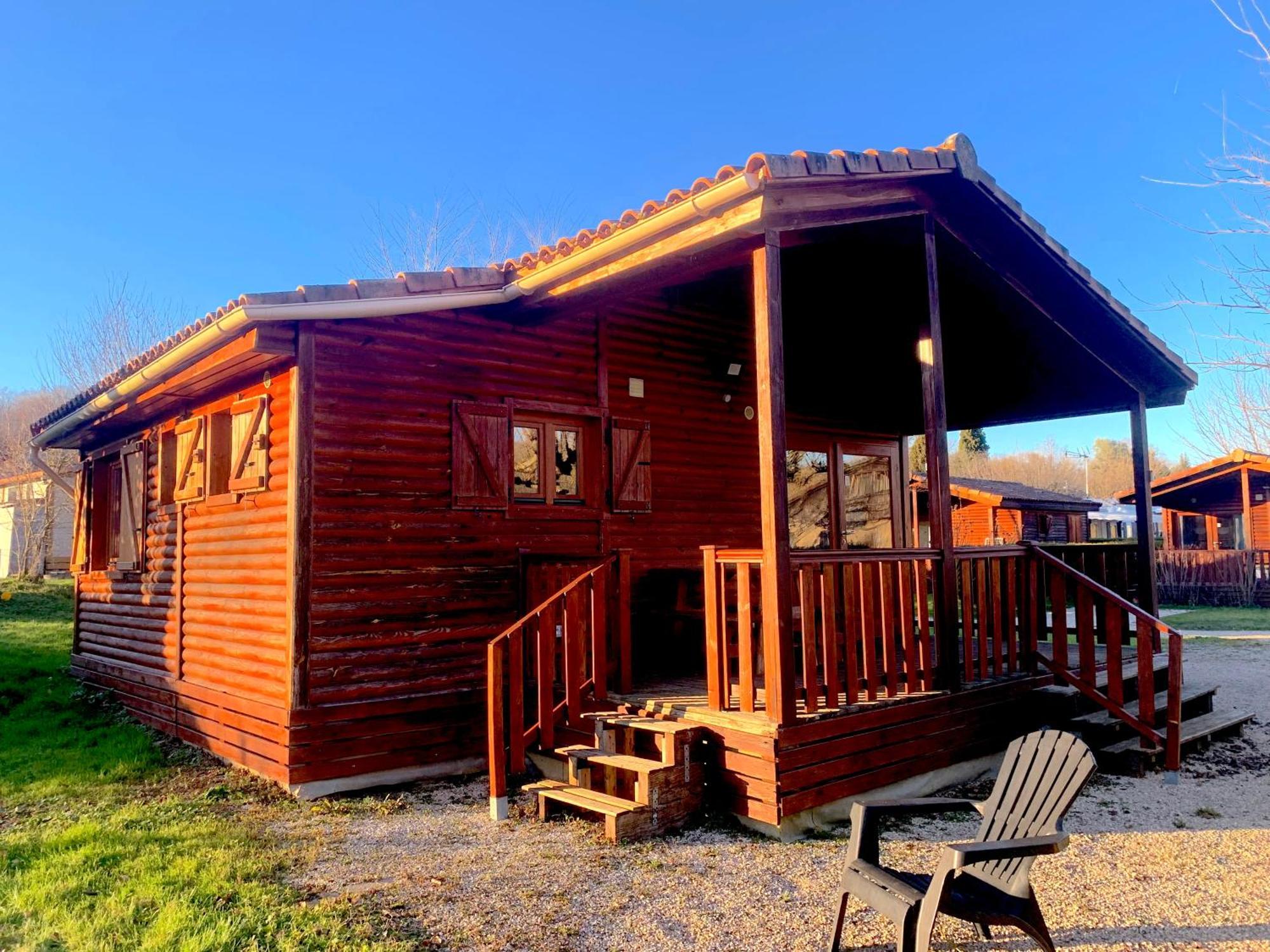 Camping Familial Paisible Avec Piscine, Mobil Home , Chalet, Studio & Emplacement Nue Casties-Labrande Exterior foto