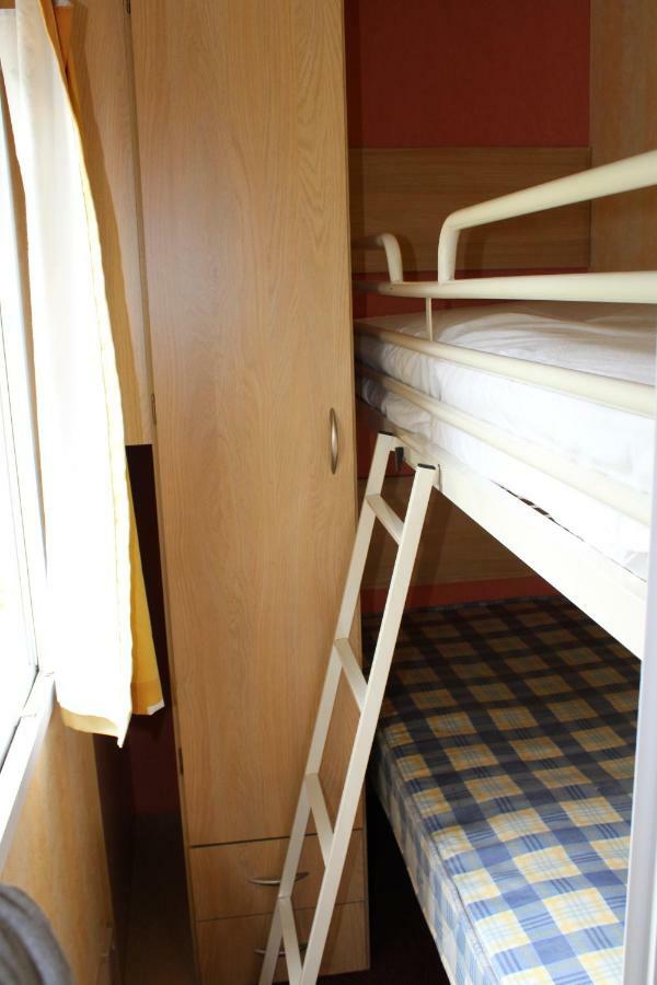 Camping Familial Paisible Avec Piscine, Mobil Home , Chalet, Studio & Emplacement Nue Casties-Labrande Exterior foto